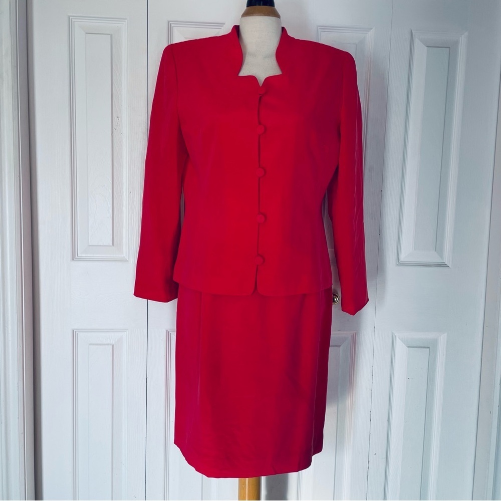 Shomi 100% silk blazer and skirt vintage suit size 12.